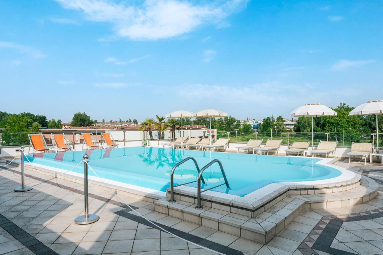Hotel Arena ซีร์มิโอเน ภายนอก รูปภาพ
