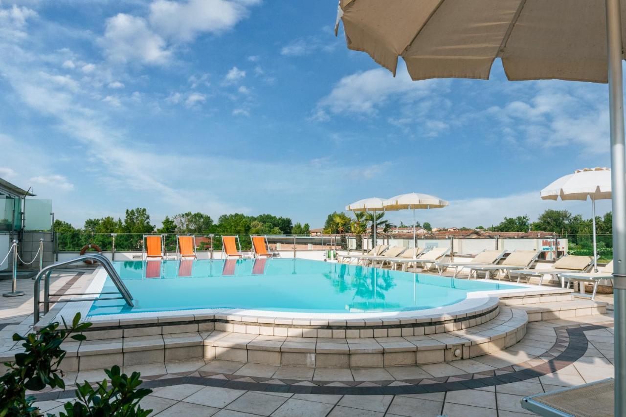 Hotel Arena ซีร์มิโอเน ภายนอก รูปภาพ