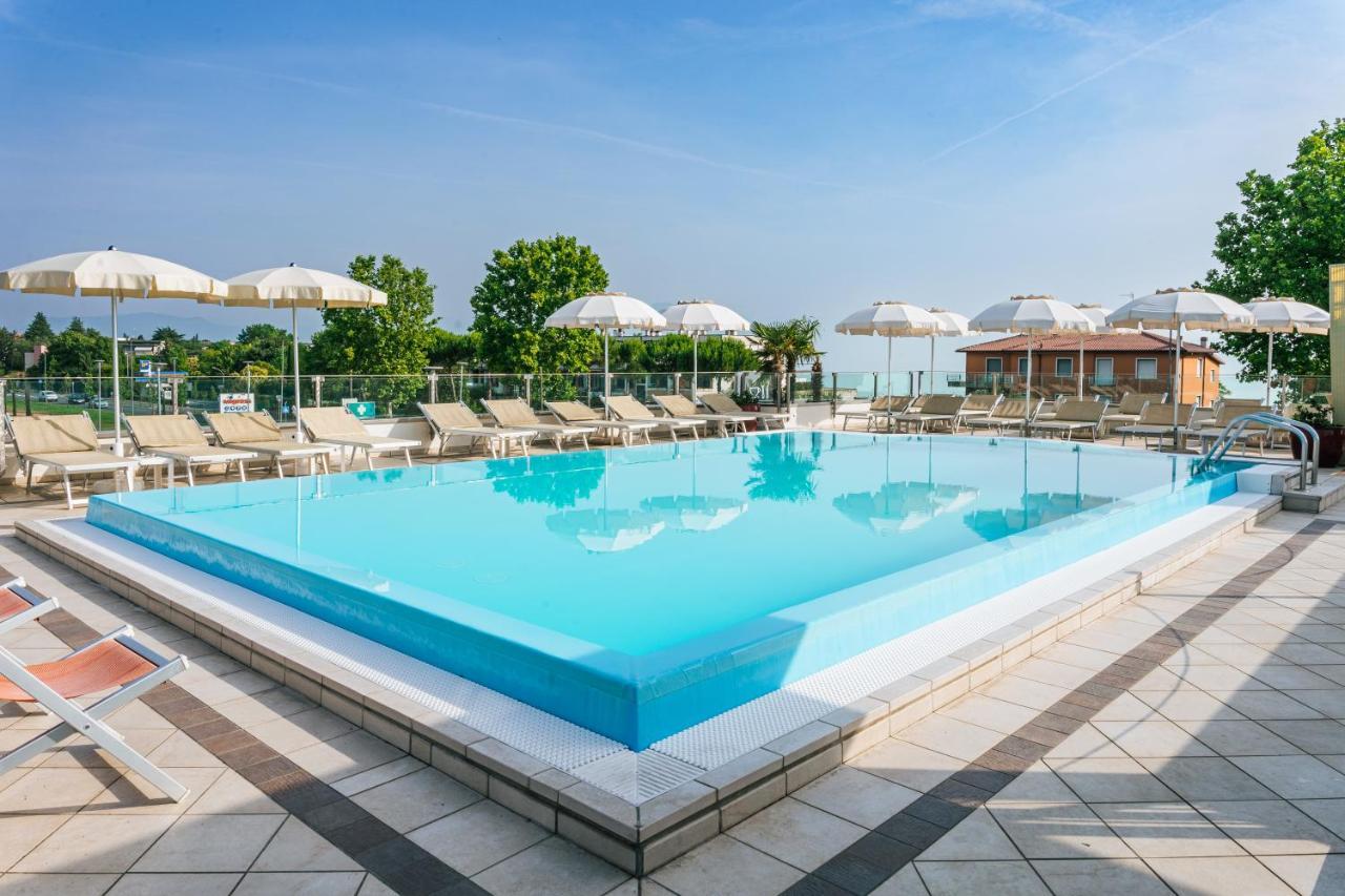 Hotel Arena ซีร์มิโอเน ภายนอก รูปภาพ