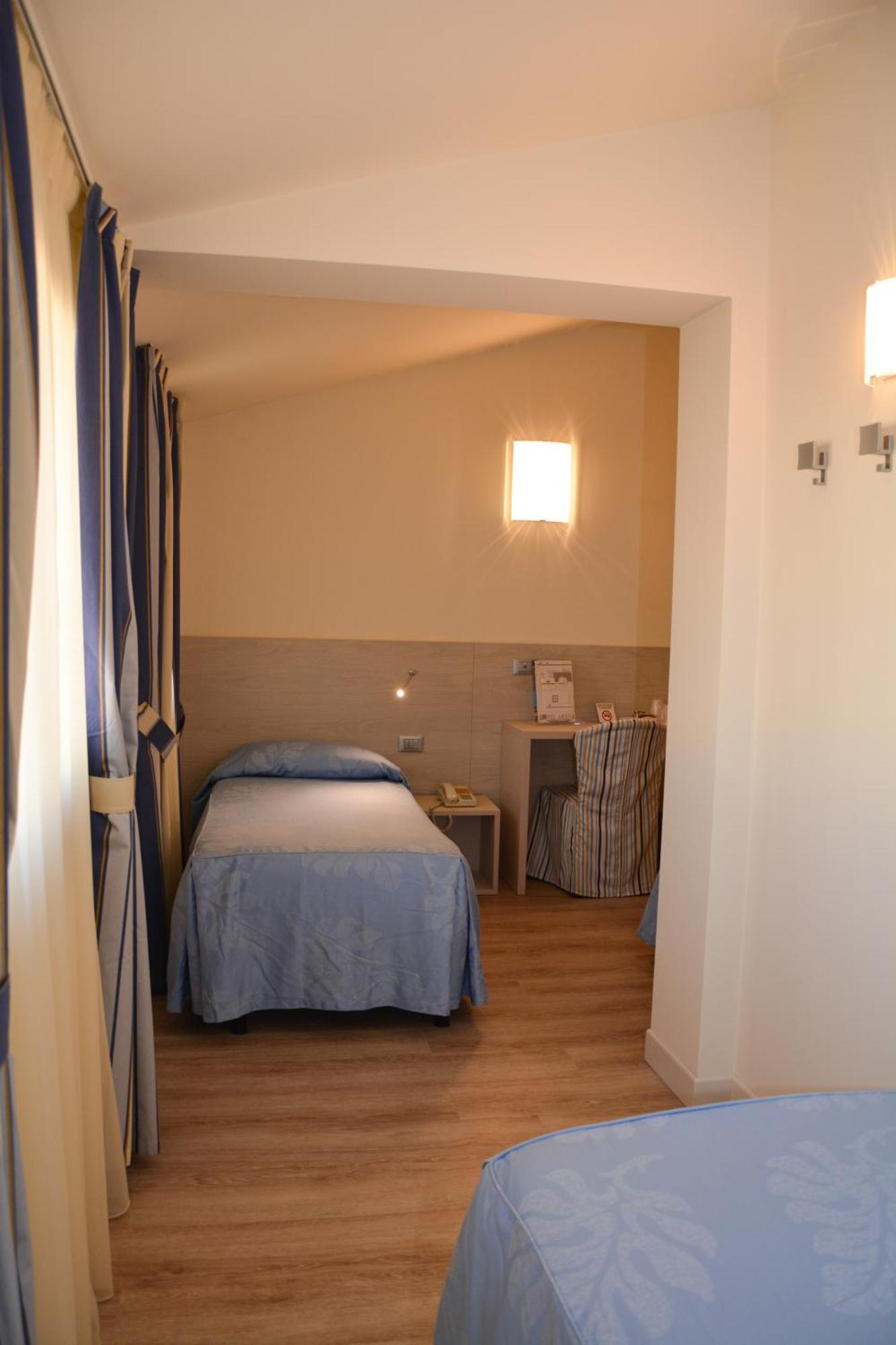 Hotel Arena ซีร์มิโอเน ภายนอก รูปภาพ