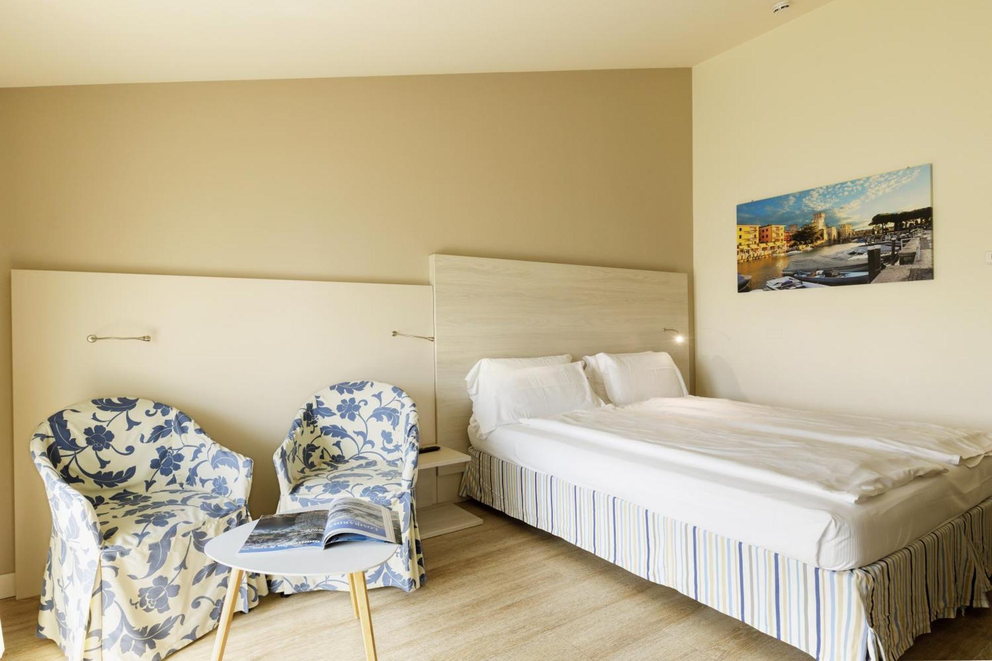 Hotel Arena ซีร์มิโอเน ภายนอก รูปภาพ