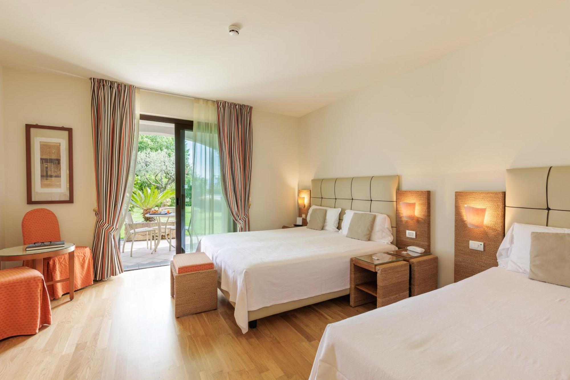 Hotel Arena ซีร์มิโอเน ภายนอก รูปภาพ