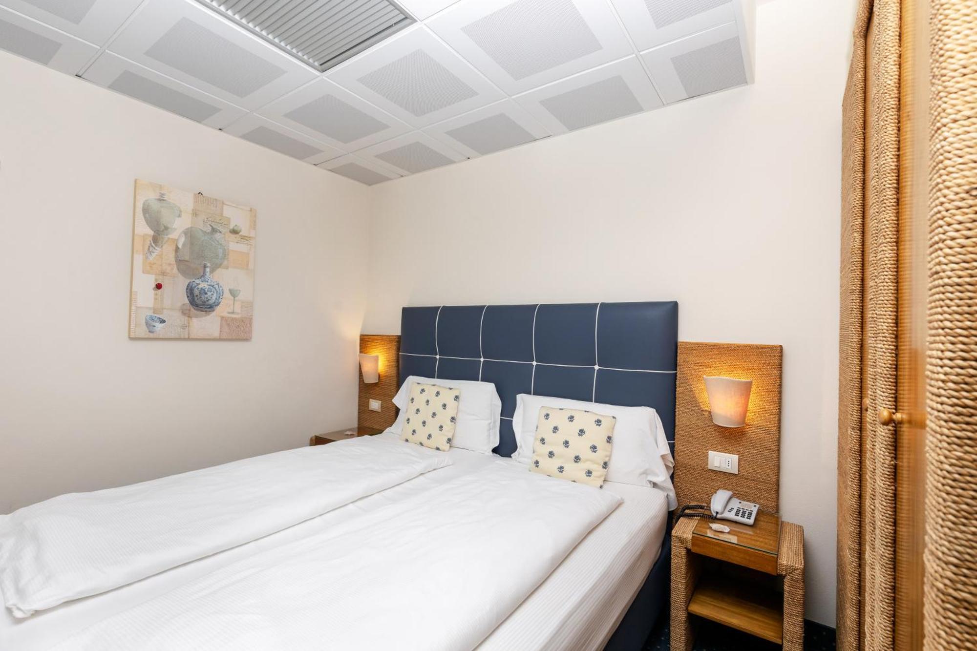 Hotel Arena ซีร์มิโอเน ภายนอก รูปภาพ