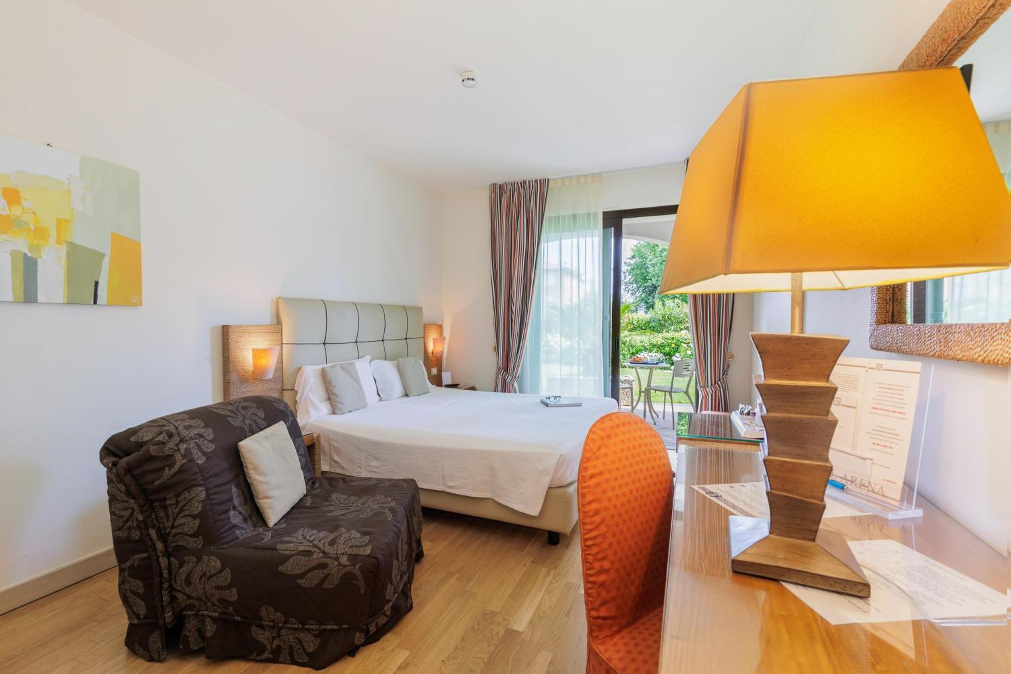 Hotel Arena ซีร์มิโอเน ภายนอก รูปภาพ