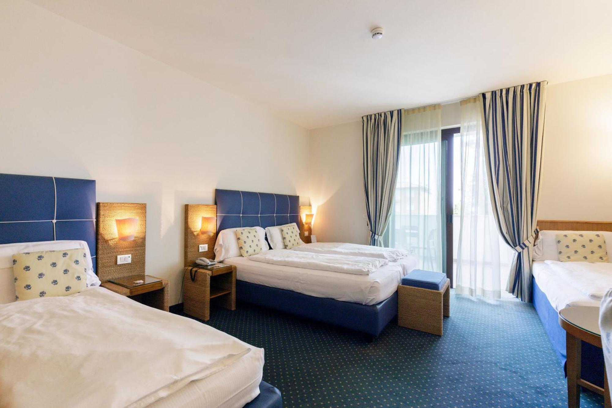 Hotel Arena ซีร์มิโอเน ภายนอก รูปภาพ