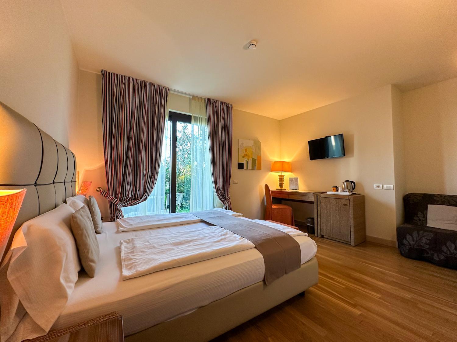 Hotel Arena ซีร์มิโอเน ภายนอก รูปภาพ