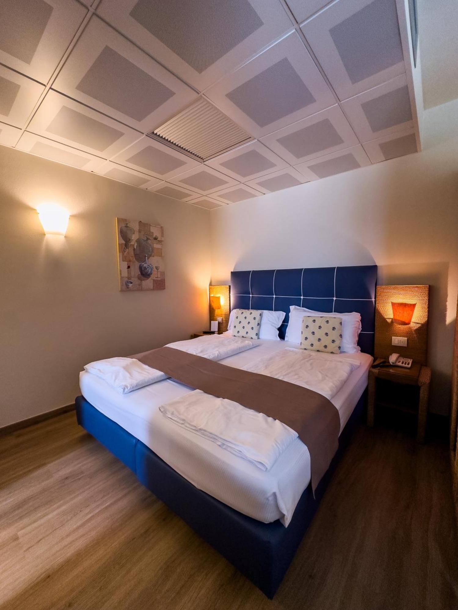 Hotel Arena ซีร์มิโอเน ภายนอก รูปภาพ