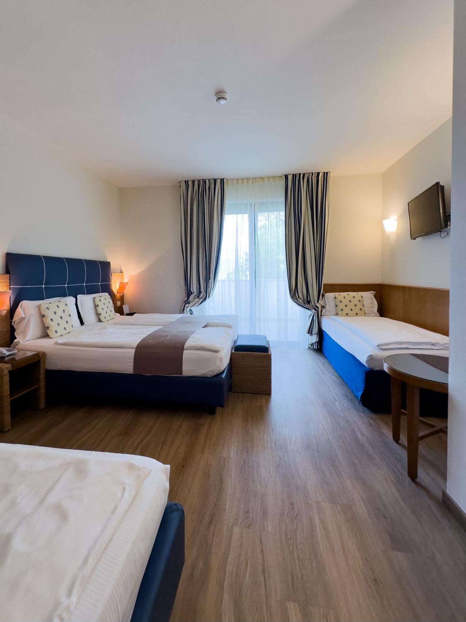 Hotel Arena ซีร์มิโอเน ภายนอก รูปภาพ