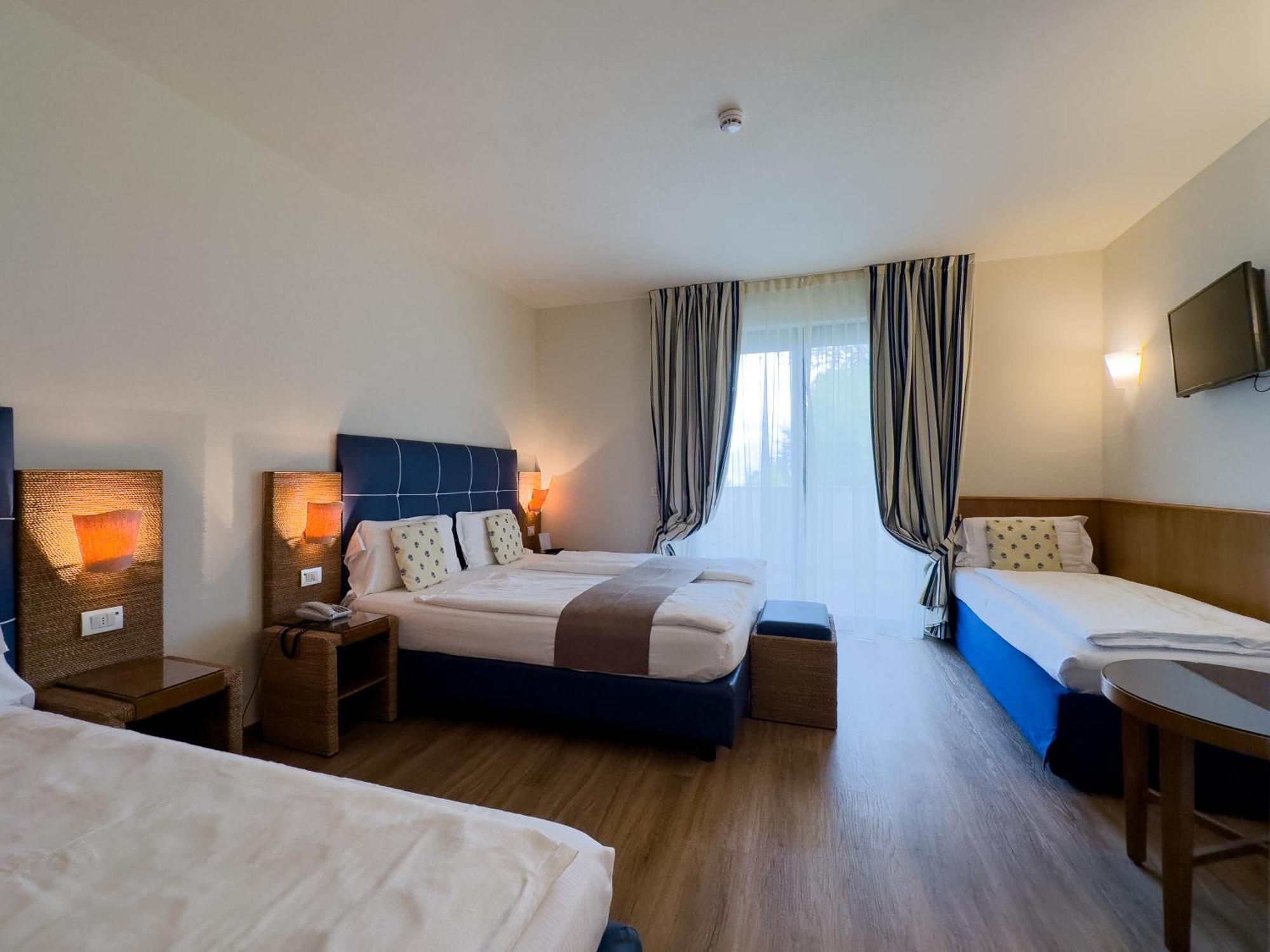 Hotel Arena ซีร์มิโอเน ภายนอก รูปภาพ