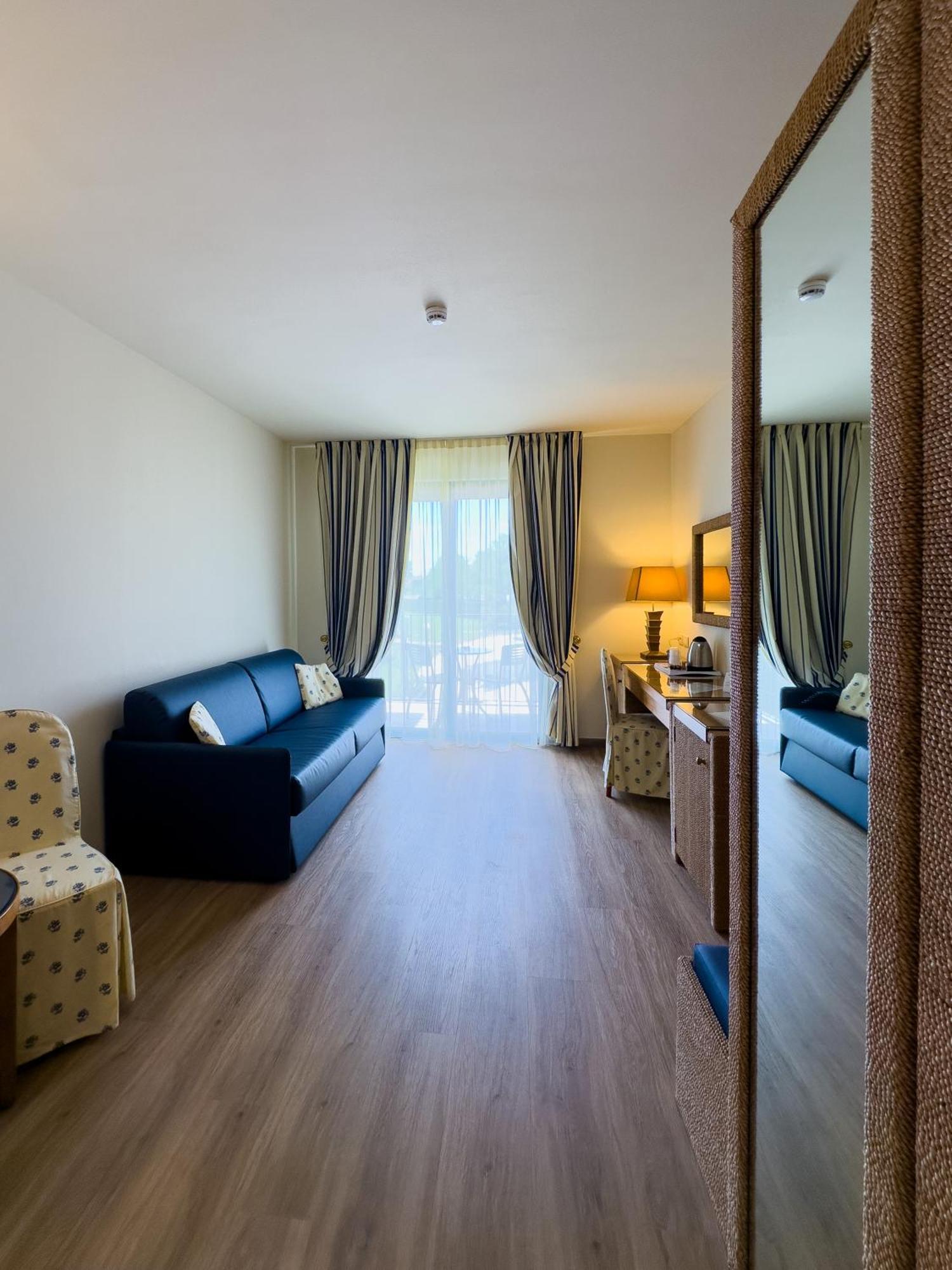 Hotel Arena ซีร์มิโอเน ภายนอก รูปภาพ